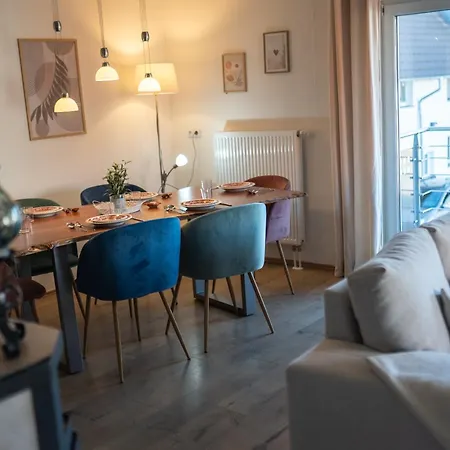 Cozy Hideaway -5 Min Zur Autobahn - Self Check-in Apartment *