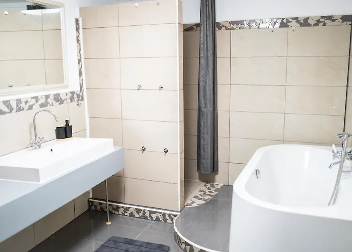 Lägenhet Cozy Hideaway 170 Qm - 5 Min Zur Autobahn - Self Check-in *